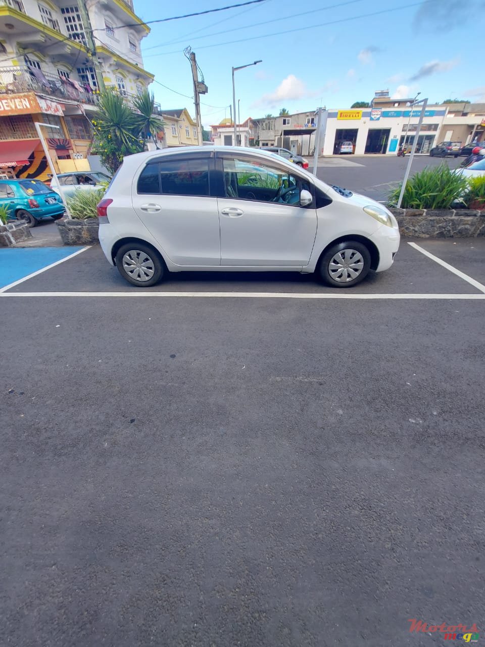 2009' Toyota Vitz photo #7