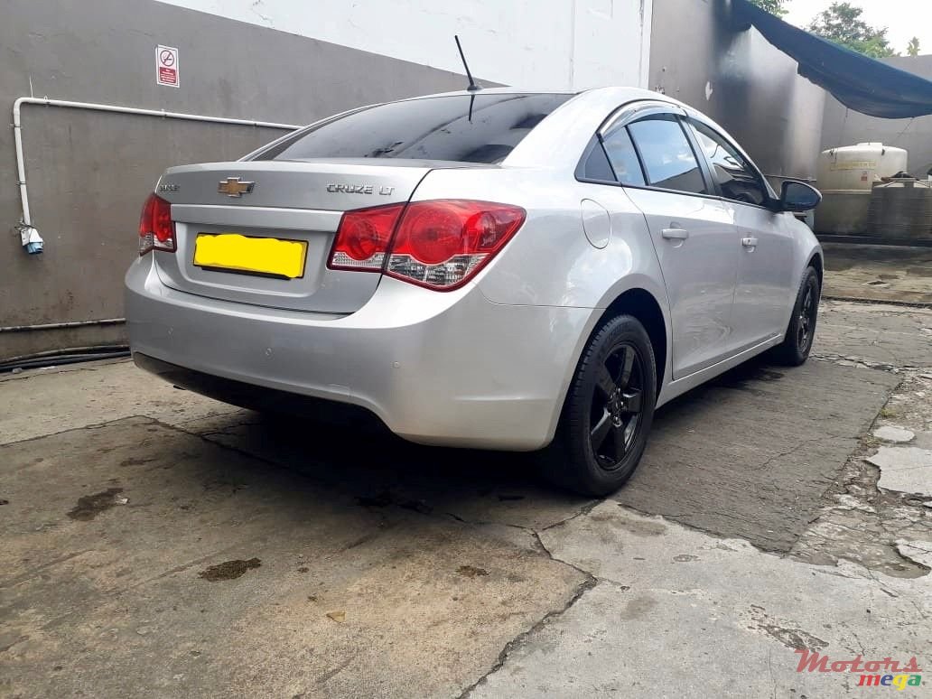 2012' Chevrolet Cruze LT photo #2