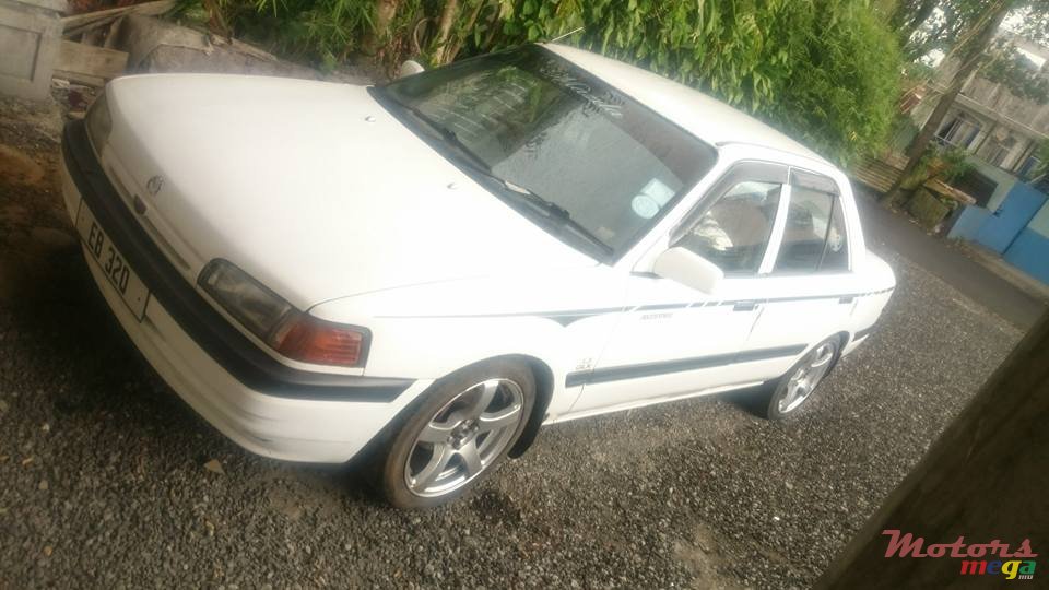 1991' Mazda 323 photo #1