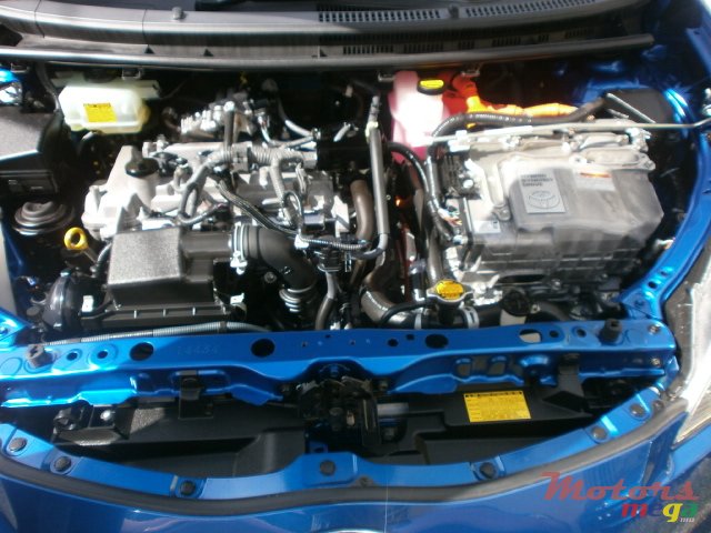 2013' Toyota Prius Plug-in Hybrid AQUA photo #5