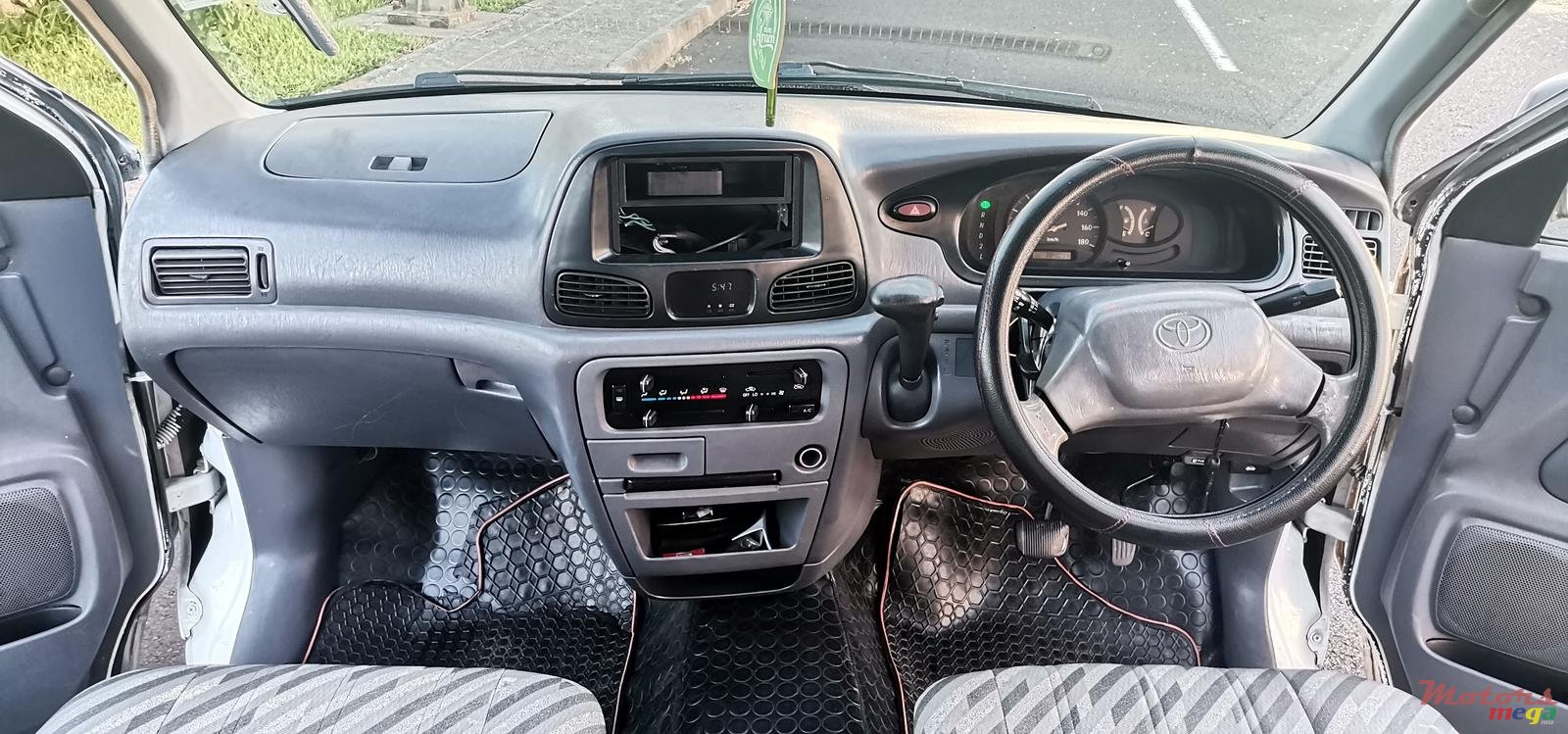 2001' Toyota Town Ace photo #4