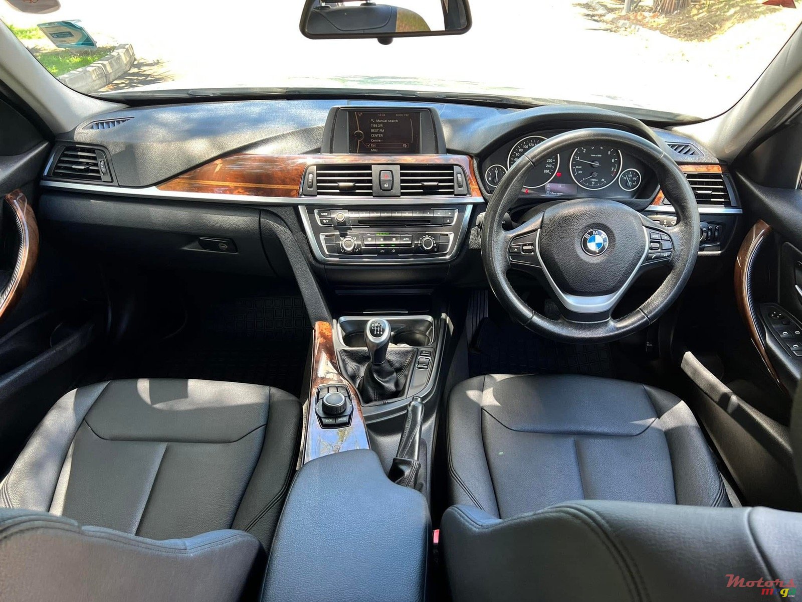 2012' BMW 328 photo #6