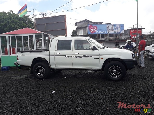 2000' Mitsubishi L 200 2*4 photo #5