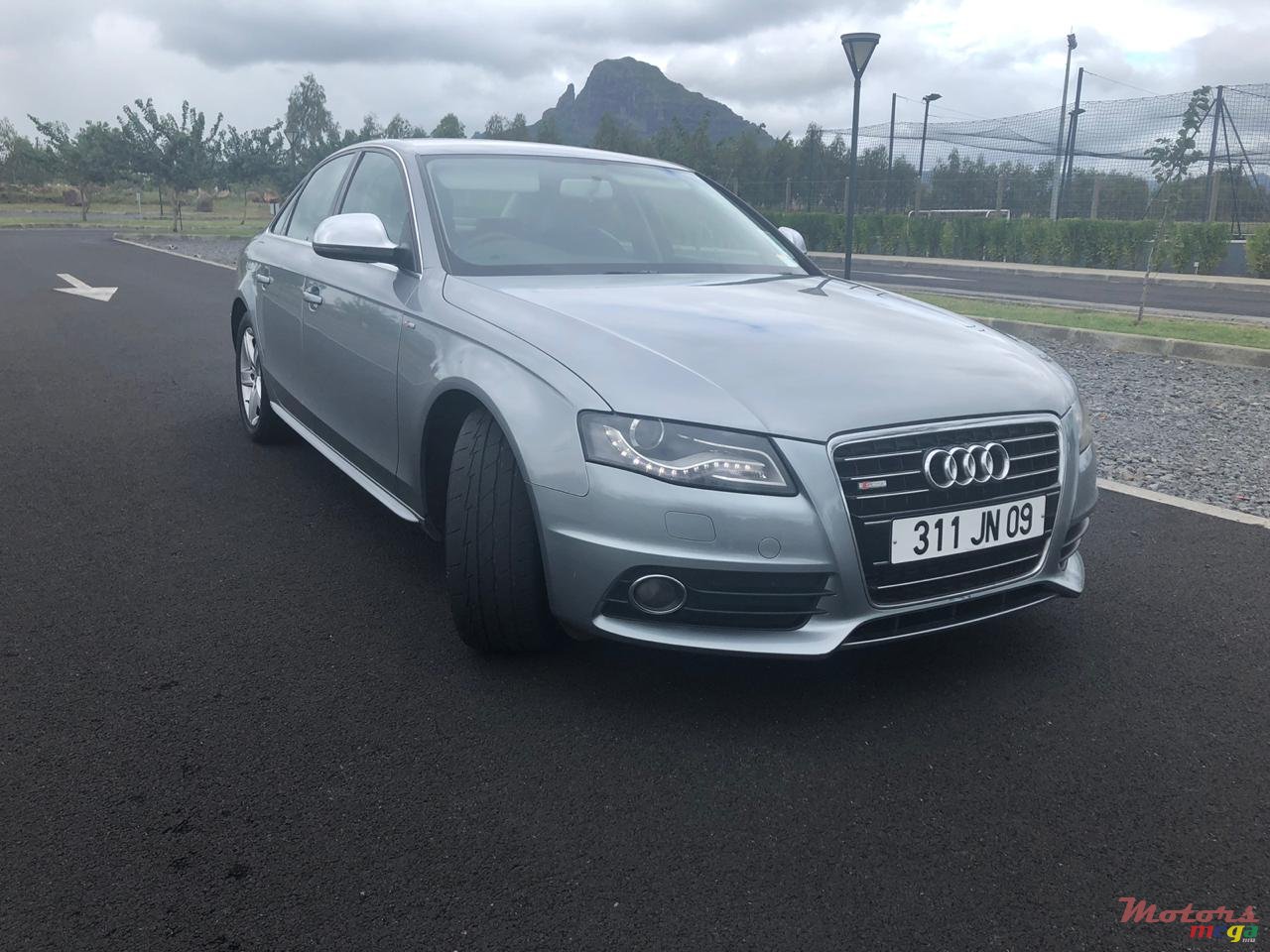 2009' Audi A4 Sedan SportLine photo #2