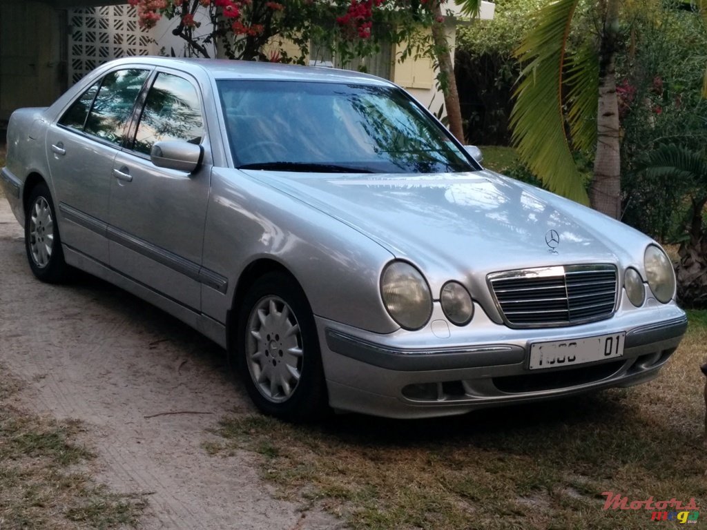 2001' Mercedes-Benz 320E photo #1