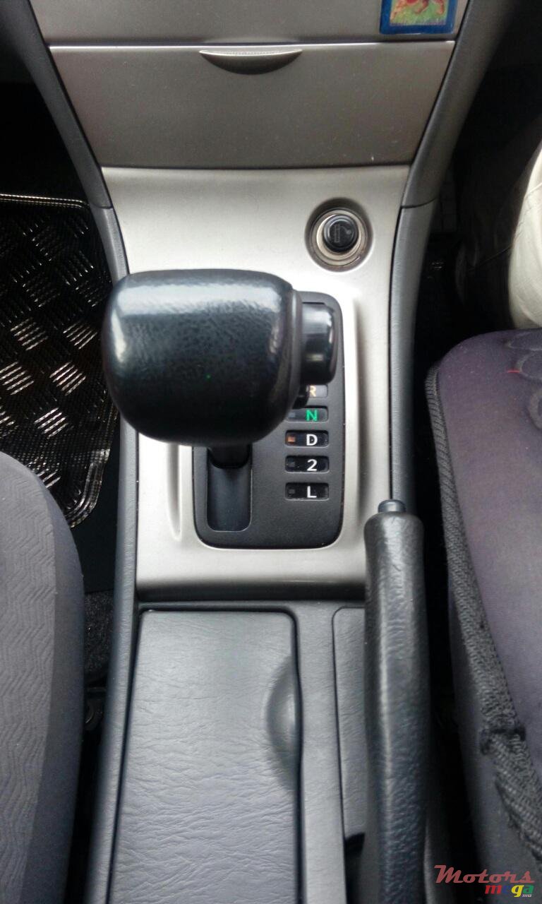 2005' Toyota Corolla photo #2