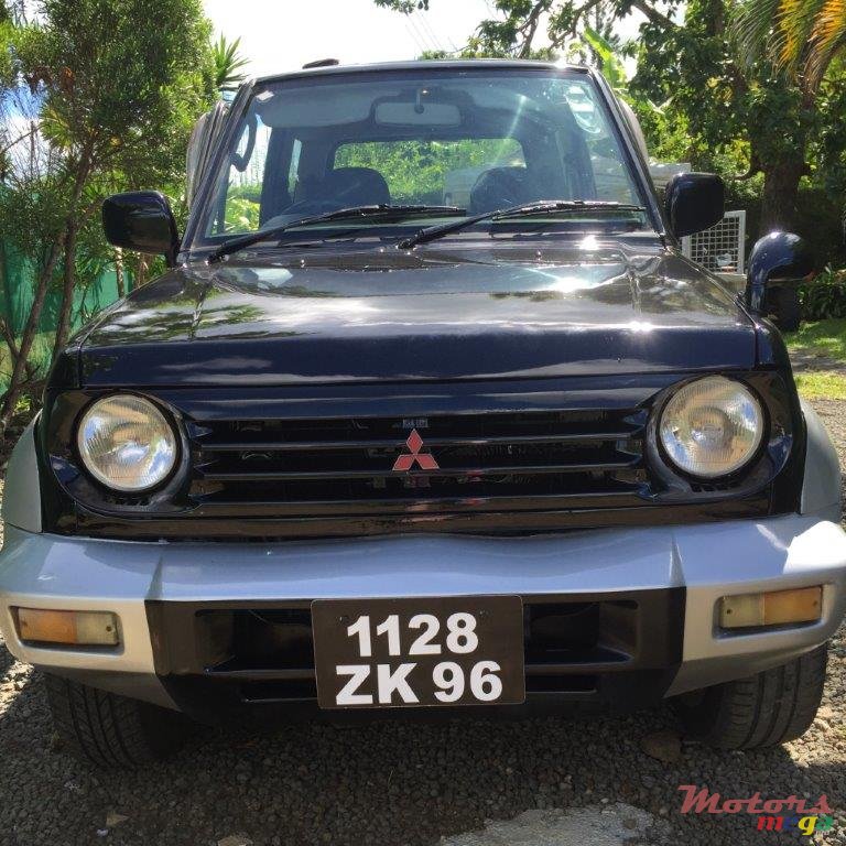 1996' Mitsubishi Pajero Junior ZR-II photo #2