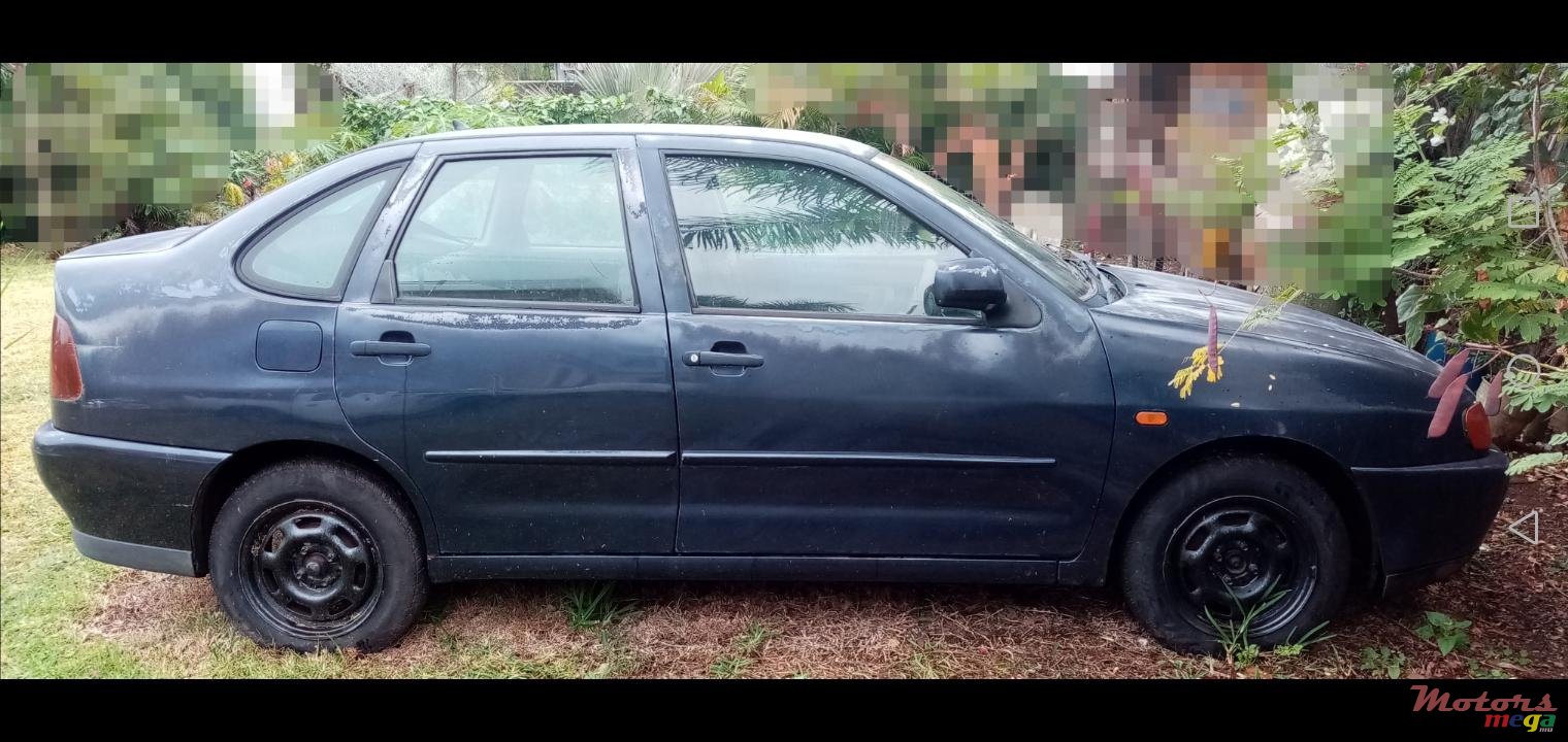 2001' Volkswagen Polo Classic photo #2