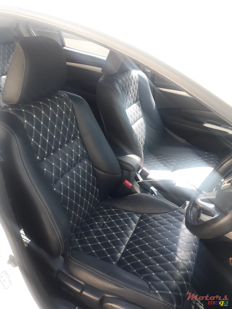 2010' Honda City photo #5