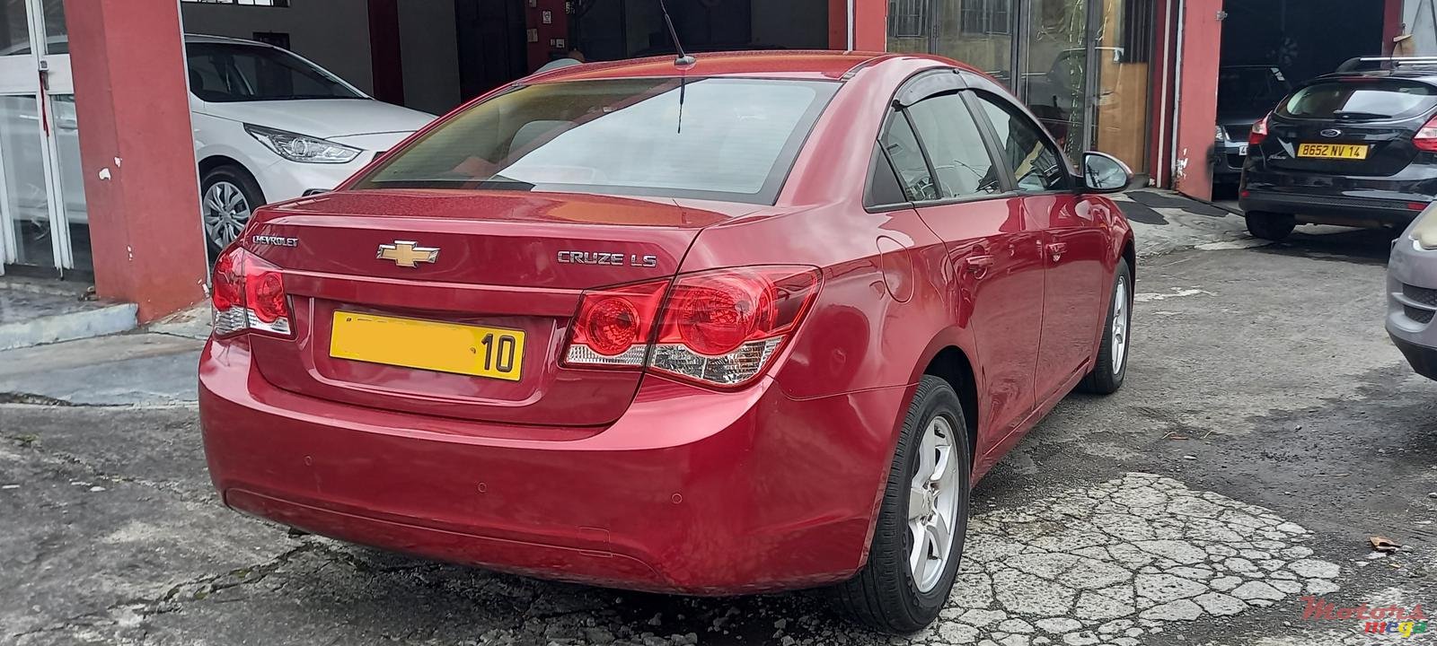 2010' Chevrolet Cruze photo #4