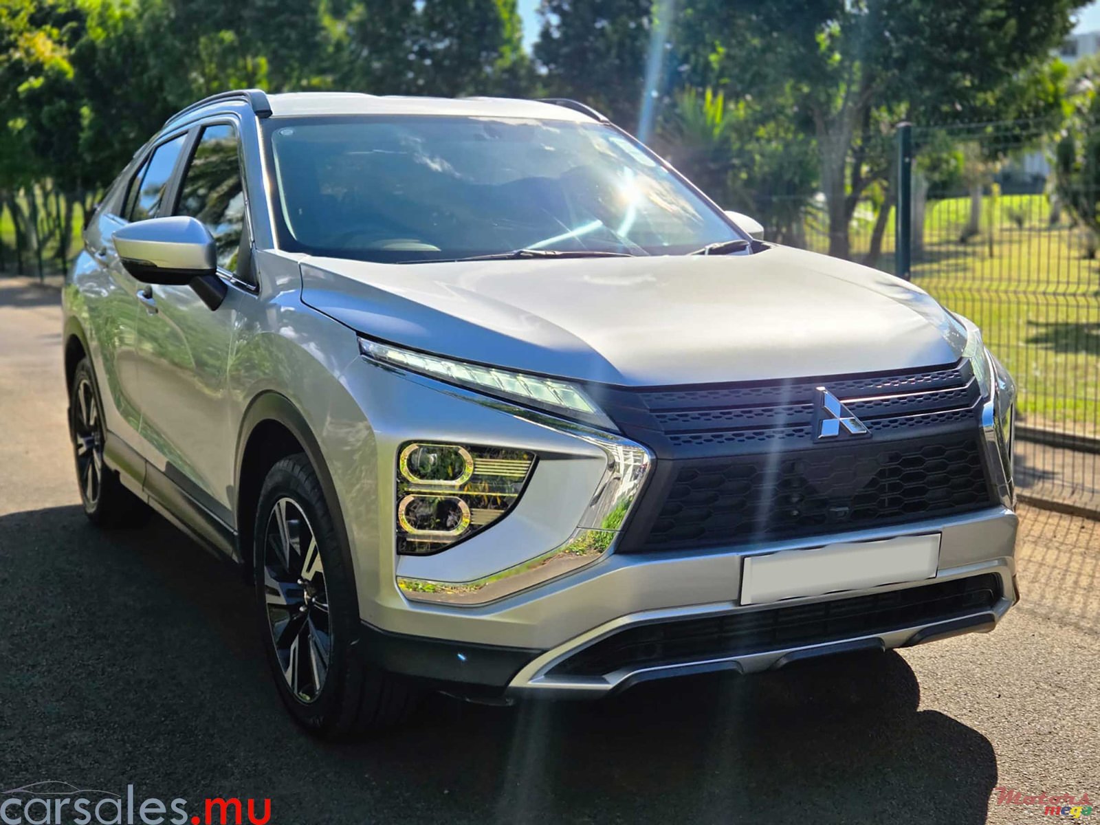 2022' Mitsubishi Eclipse Cross LE photo #2