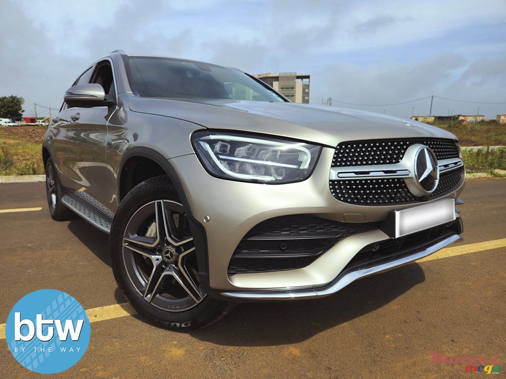 2021' Mercedes-Benz GLC 300 photo #1