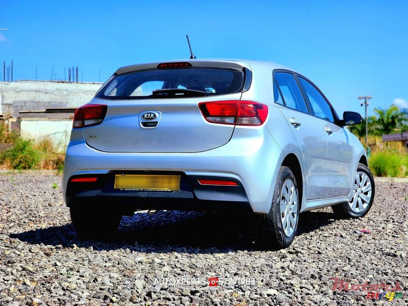 2017' Kia Rio photo #4