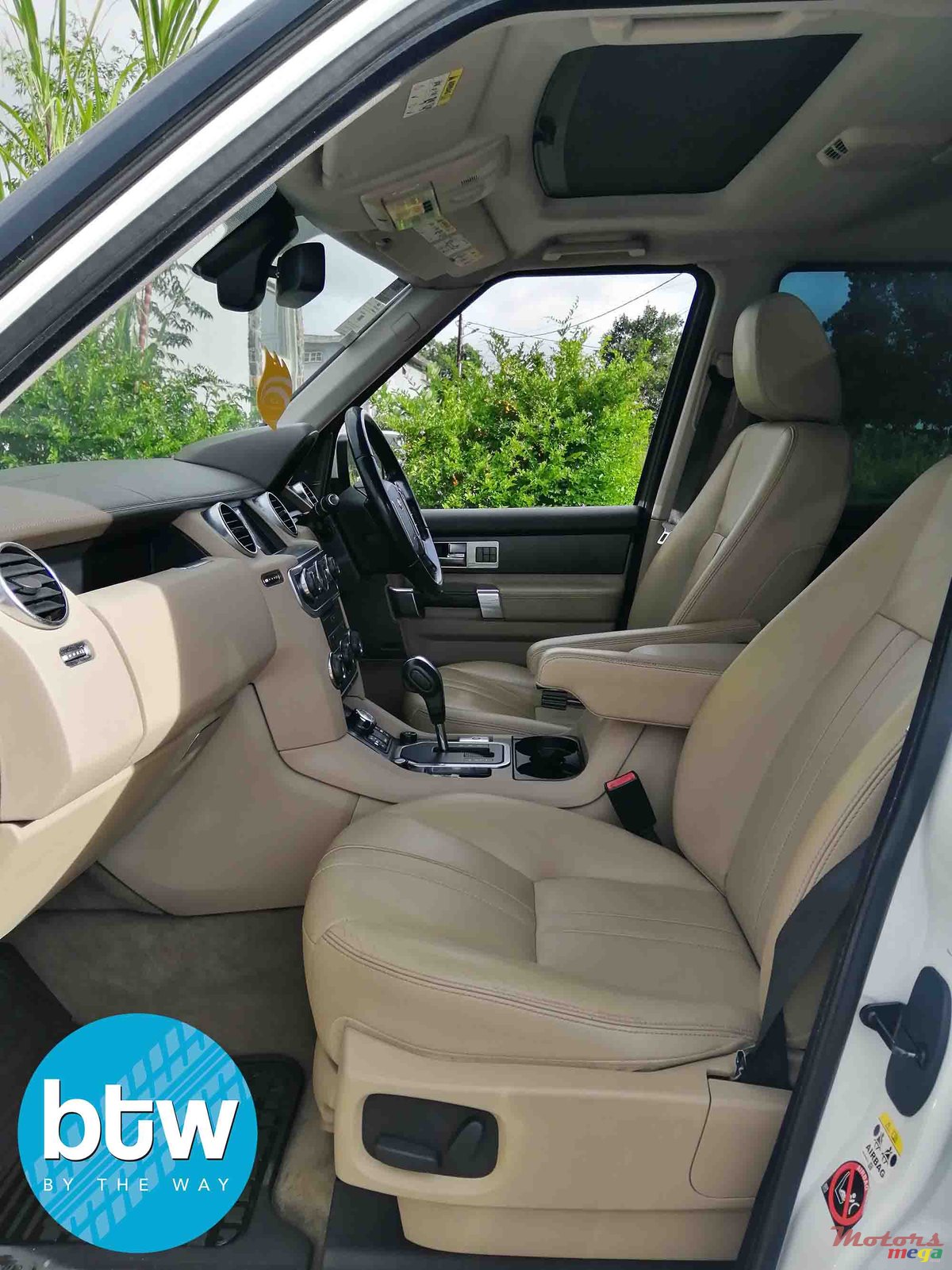 2012' Land Rover Discovery photo #5