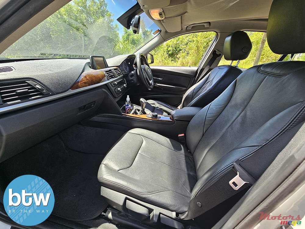 2013' BMW 320 320i photo #5