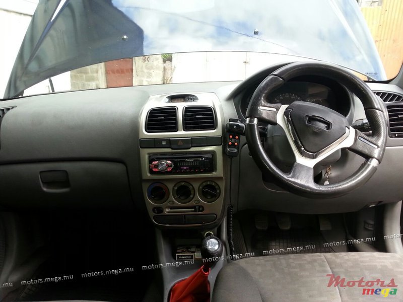 2002' Hyundai Accent photo #3