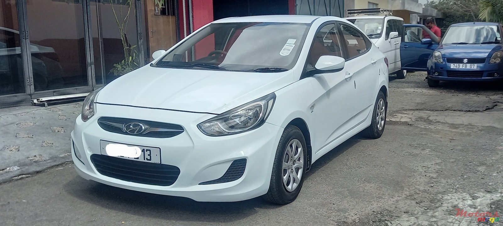 2013' Hyundai Accent photo #2