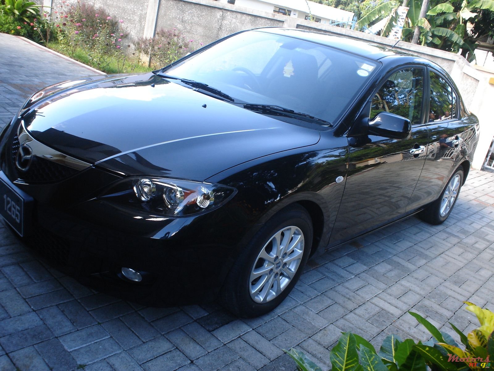 2010' Mazda Axela photo #1