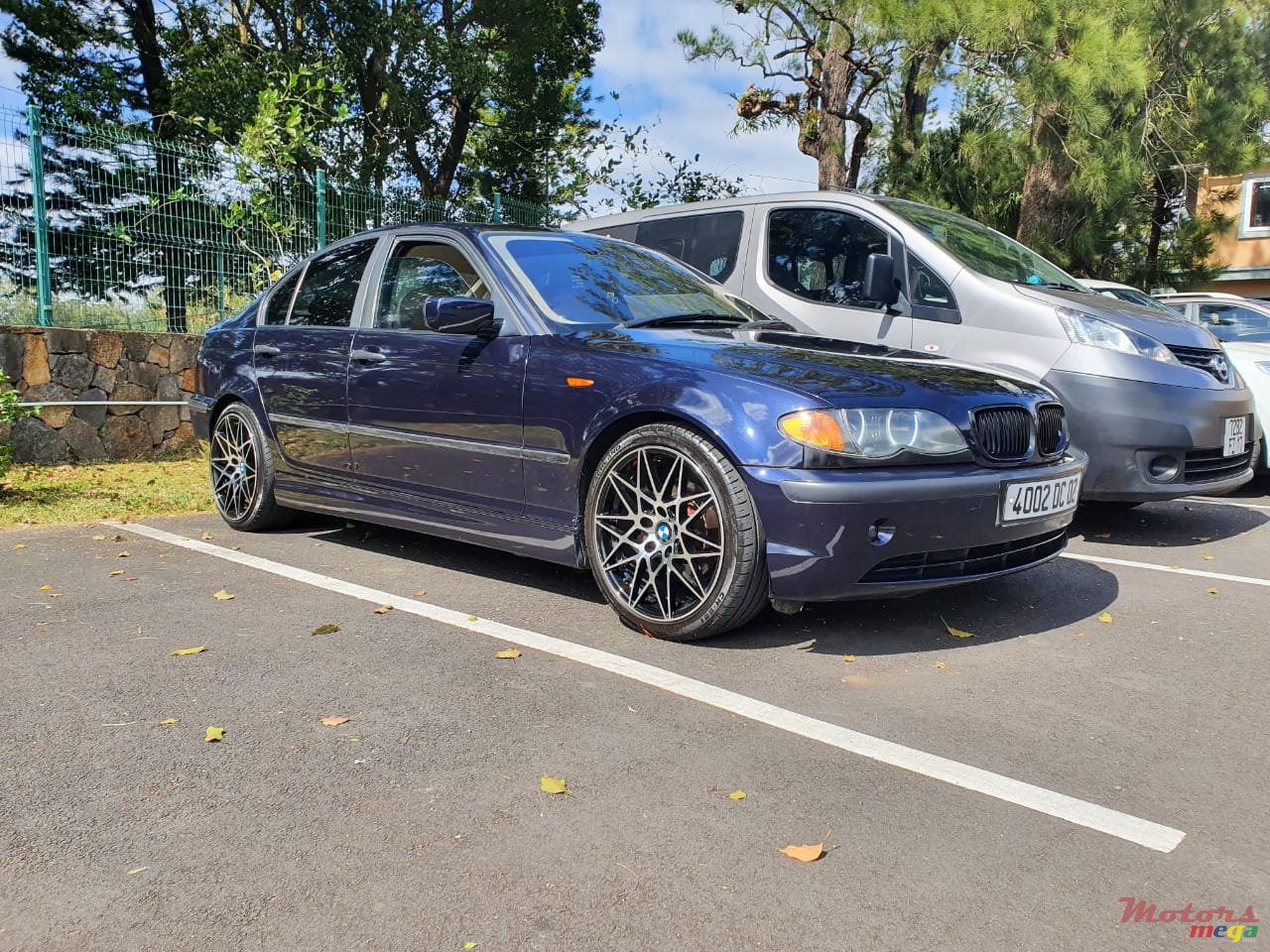 2002' BMW 3 Series E46 2000-2005 photo #2