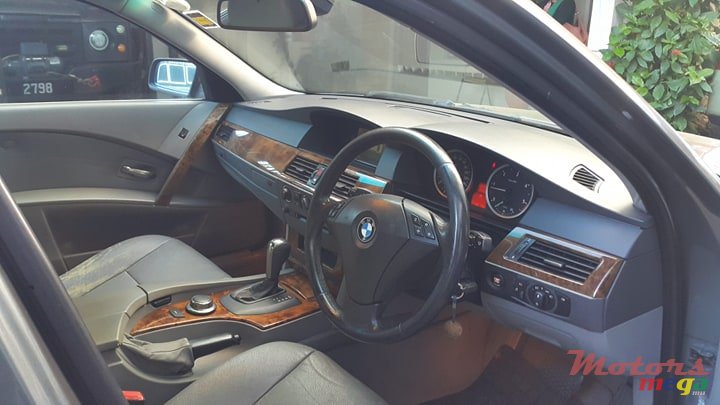 2006' BMW 5 Series 520d photo #4