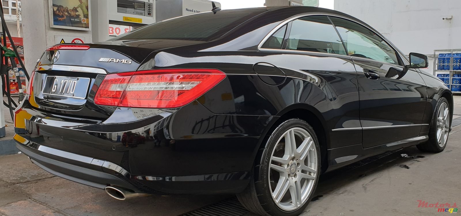 2010' Mercedes-Benz E-Class AMG photo #2