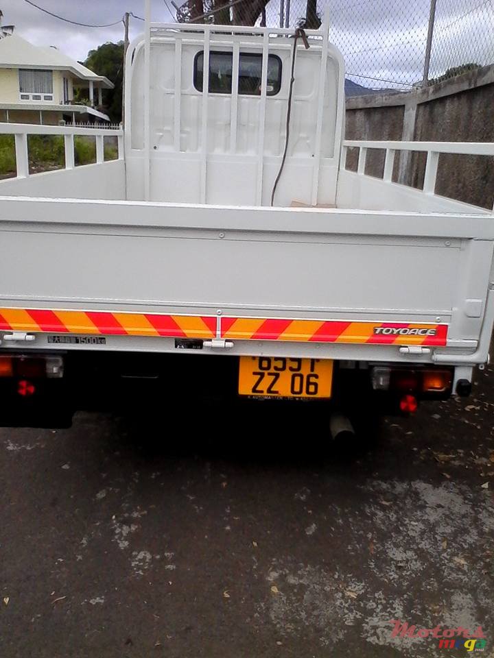 2006' Toyota photo #10