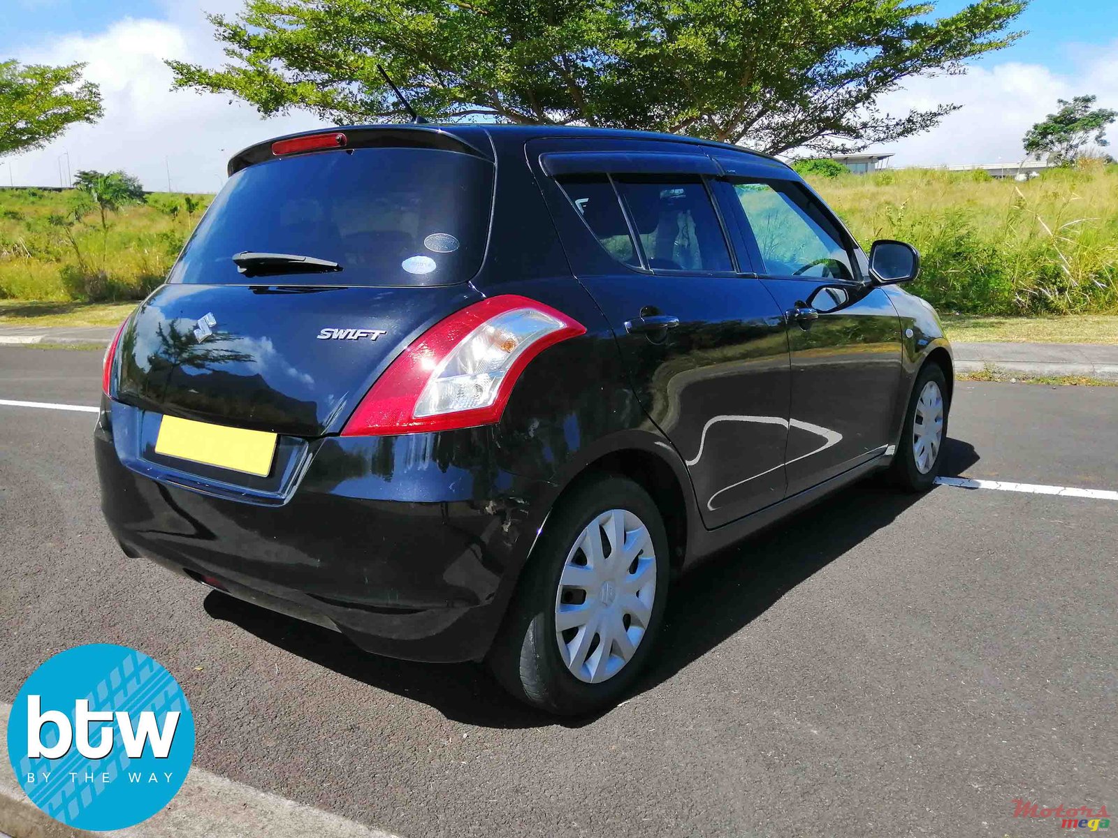 2012' Suzuki Swift photo #2