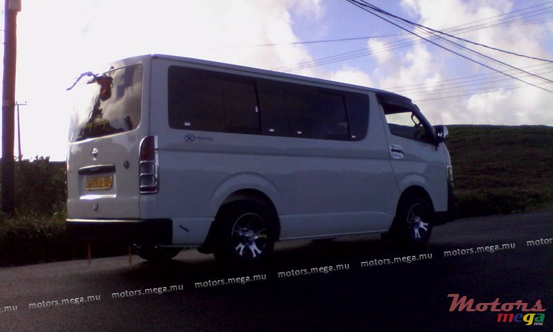 2012' Toyota HiAce COMMUTER photo #2