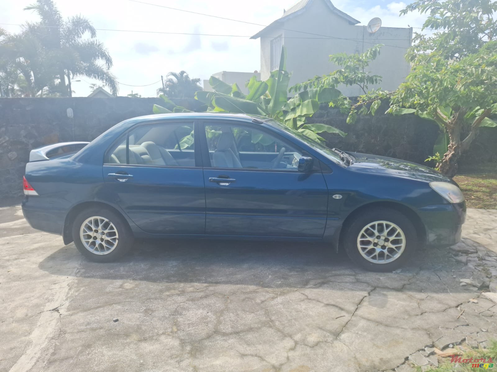 2005' Mitsubishi Lancer photo #4