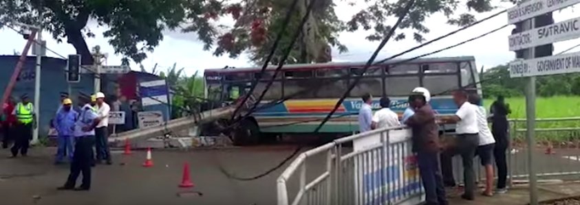 Accident: un bus fait une sortie de route à Mon Loisir