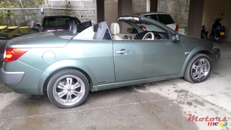 2006' Renault Megane photo #1