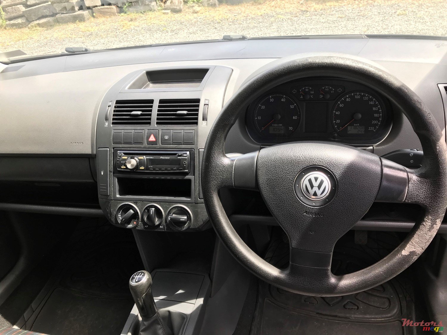 2009' Volkswagen Polo photo #4