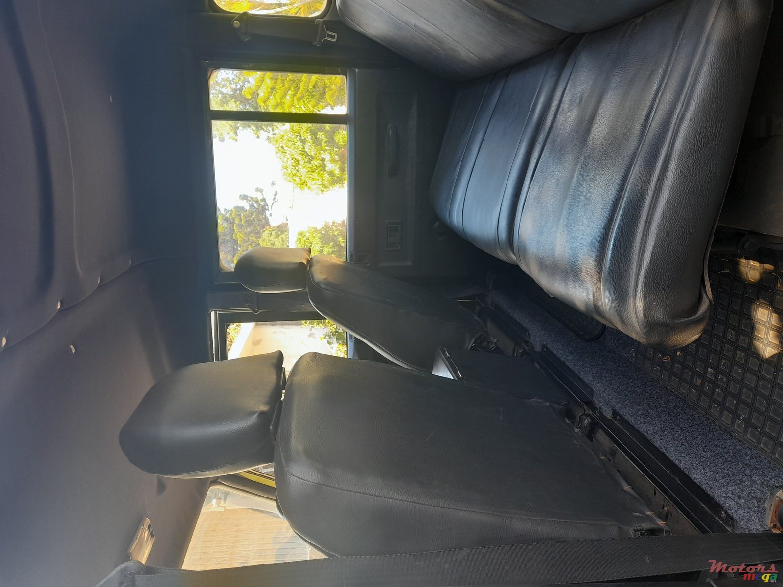 2000' Land Rover Defender photo #3