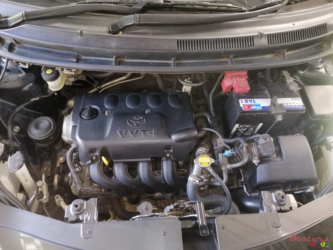 2012' Toyota Yaris photo #7