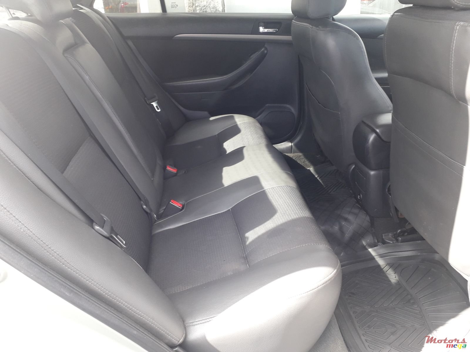 2009' Toyota Avensis Manual photo #4