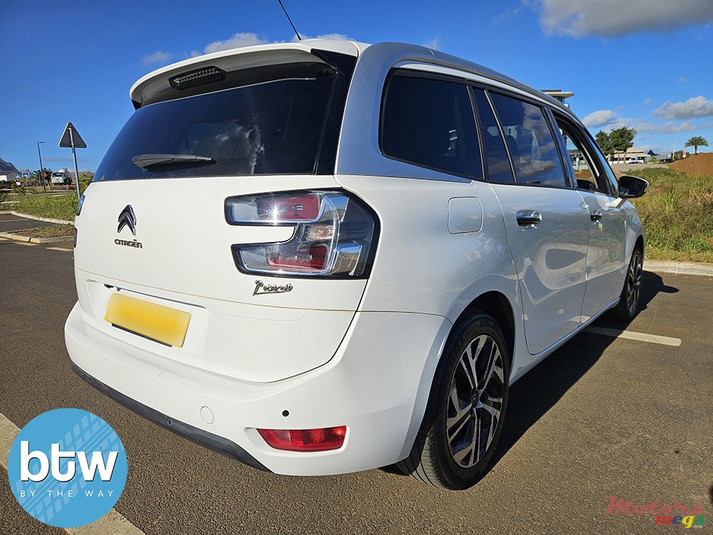 2017' Citroen C4 Picasso photo #4