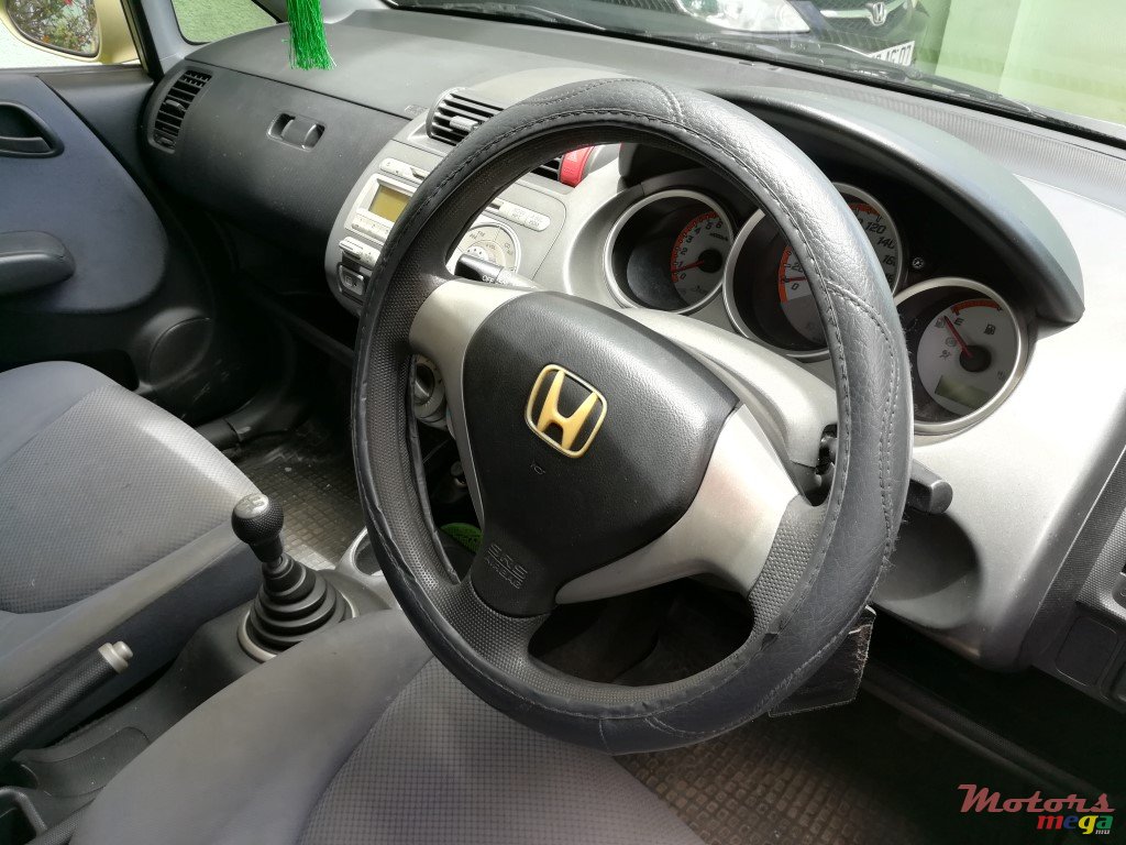 2005' Honda Jazz photo #4