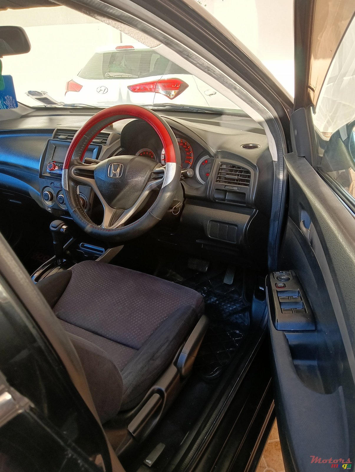 2010' Honda City photo #7