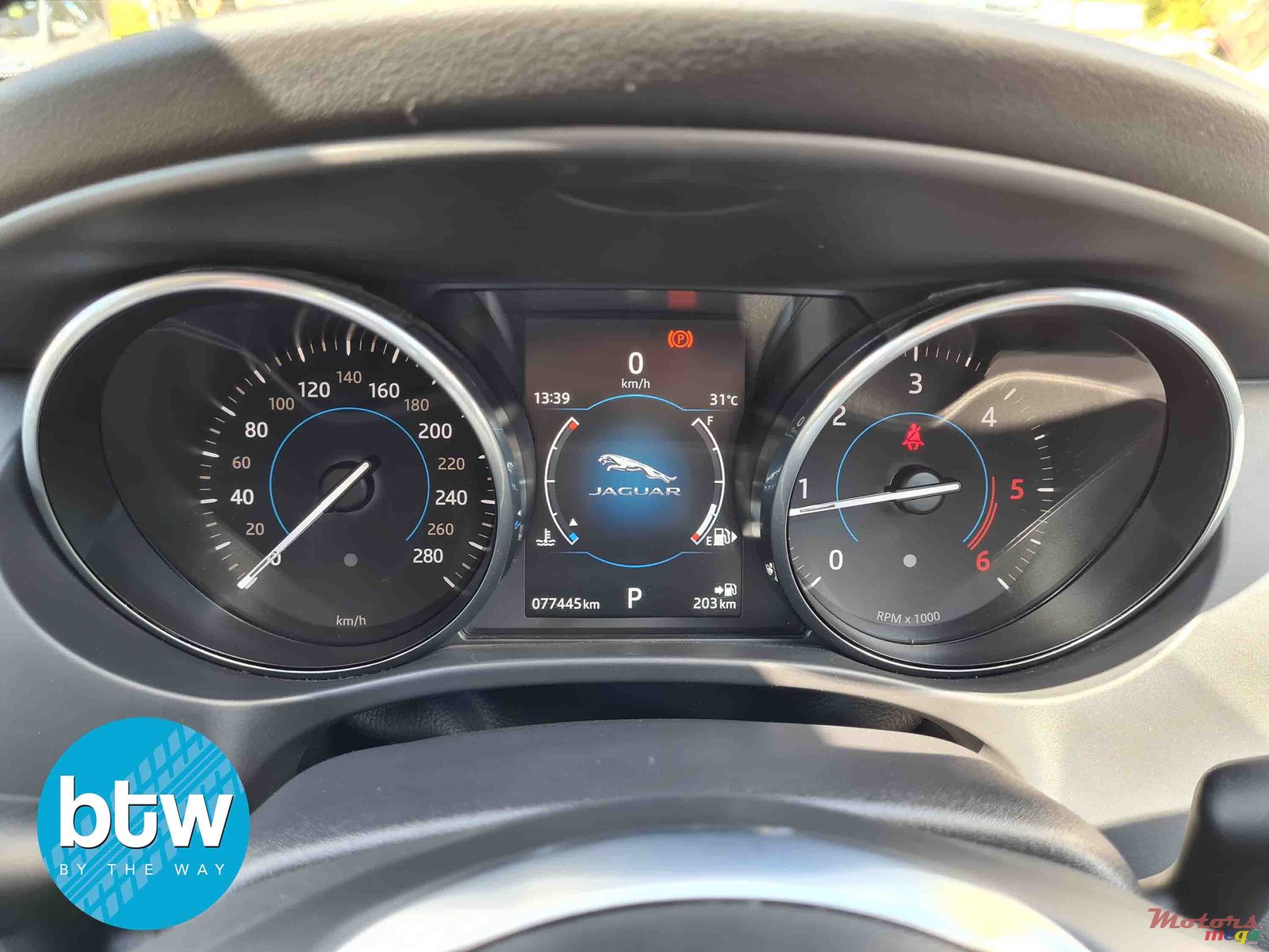 2017' Jaguar F-Type photo #7