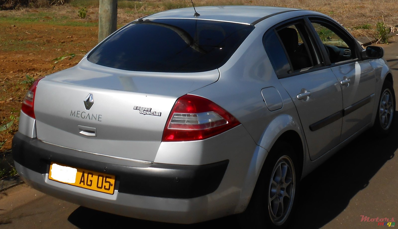 2005' Renault Megane photo #1