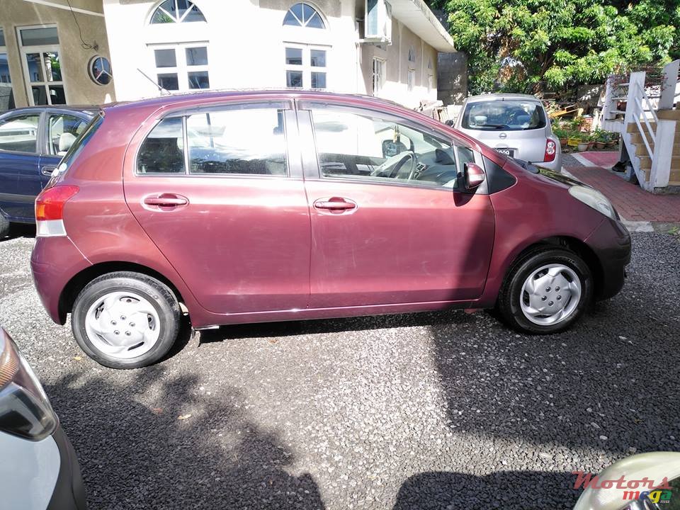 2011' Toyota Vitz photo #2