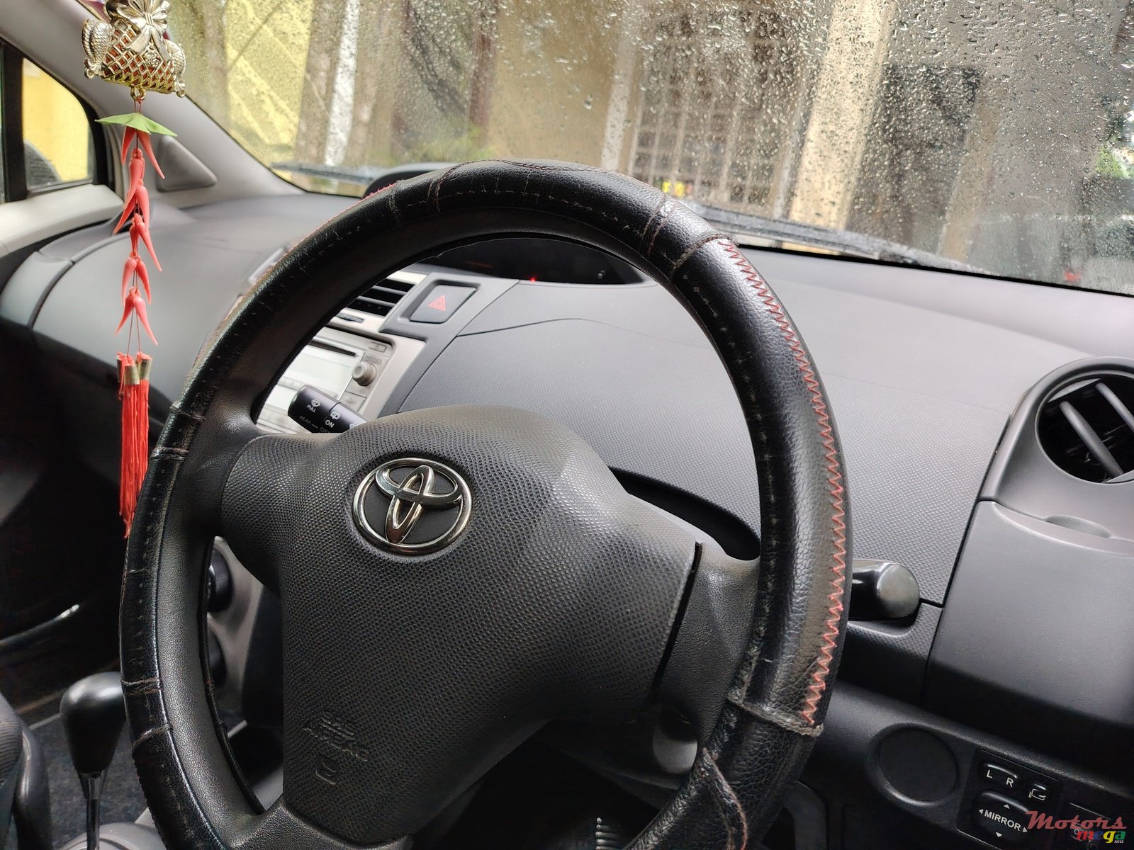 2010' Toyota Vitz photo #5