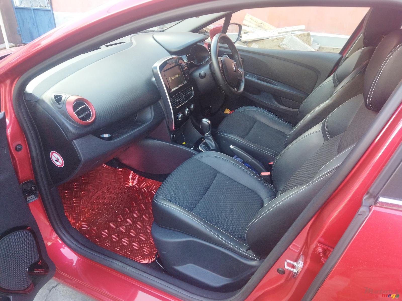 2019' Renault Clio photo #2