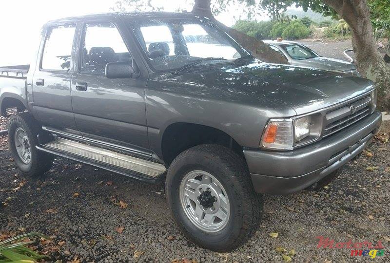 1993' Toyota Hilux photo #1