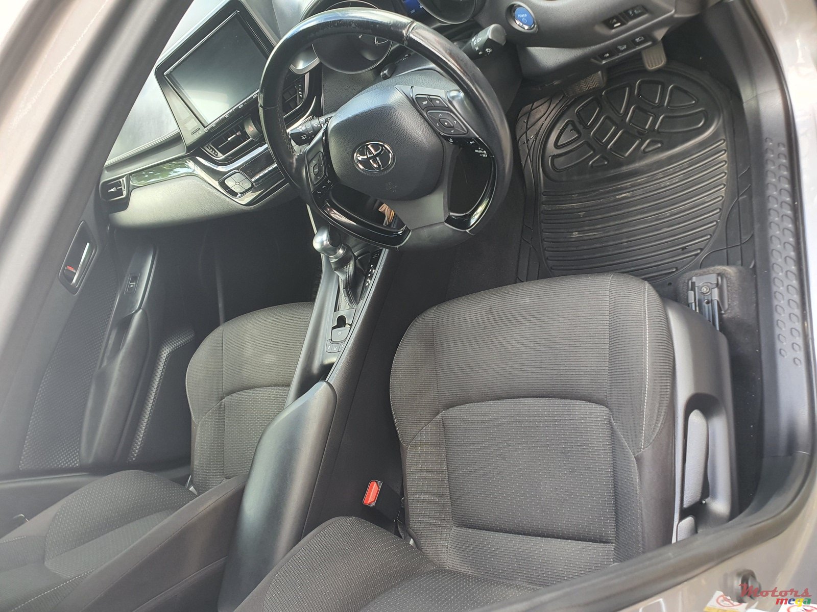 2016' Toyota C-HR photo #3