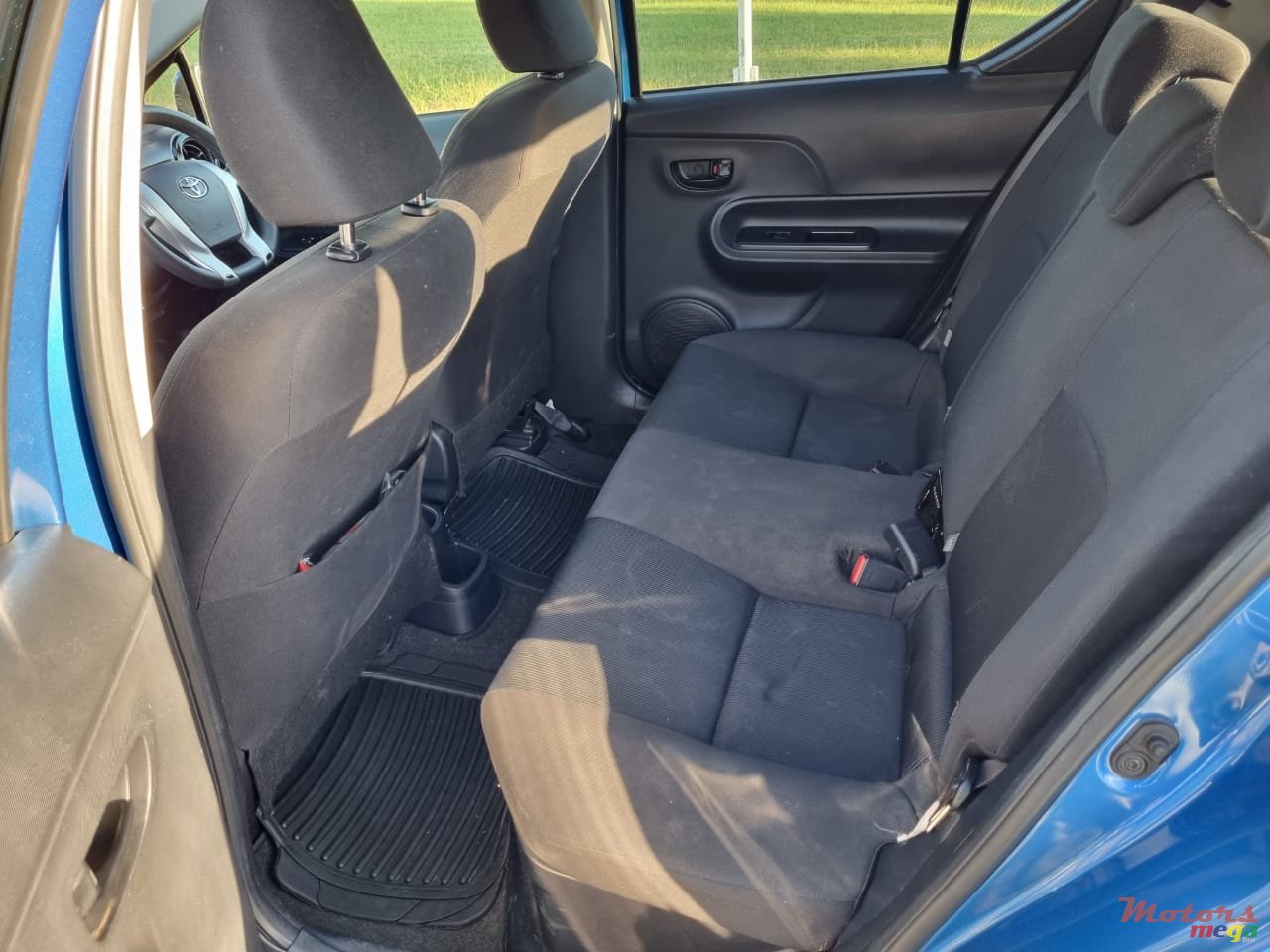 2015' Toyota Aqua photo #7