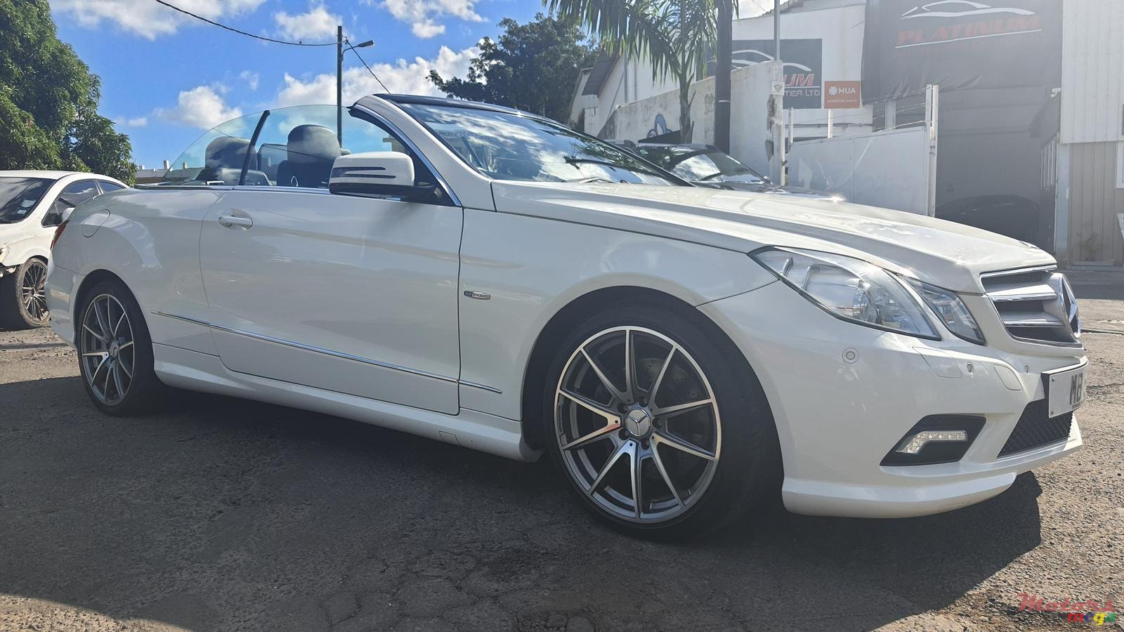 2011' Mercedes-Benz E-Class 250 Cabriolet photo #1