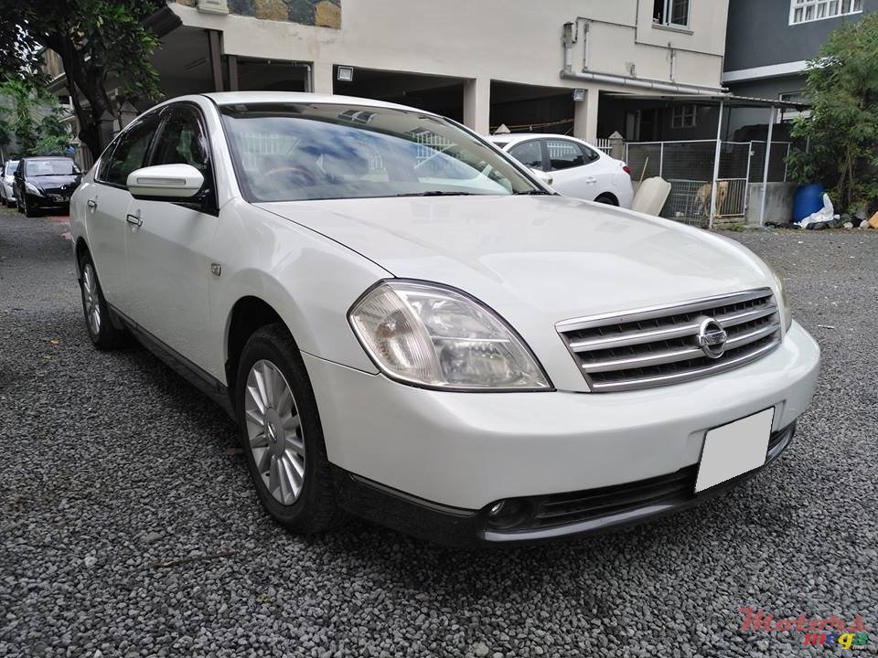 2004' Nissan Cefiro photo #2