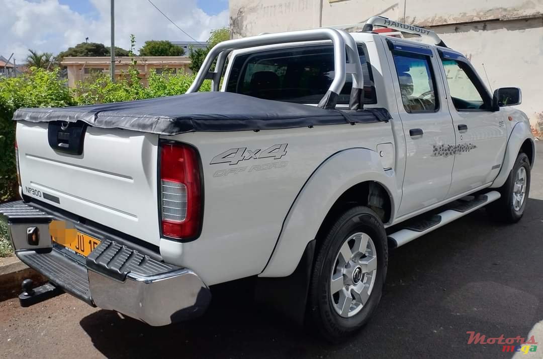 2015' Nissan NP300 photo #5