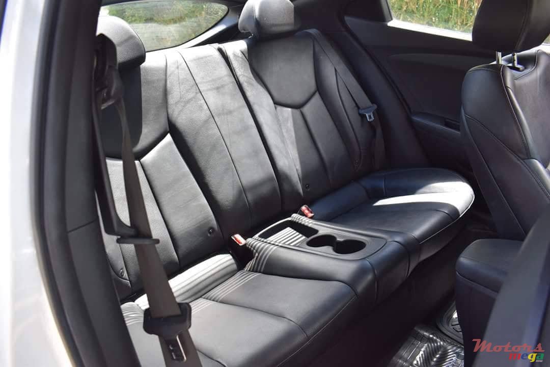 2012' Hyundai Veloster photo #3